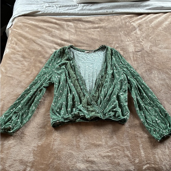 Ami Cropped Green Floral Blouse - Picture 1 of 3